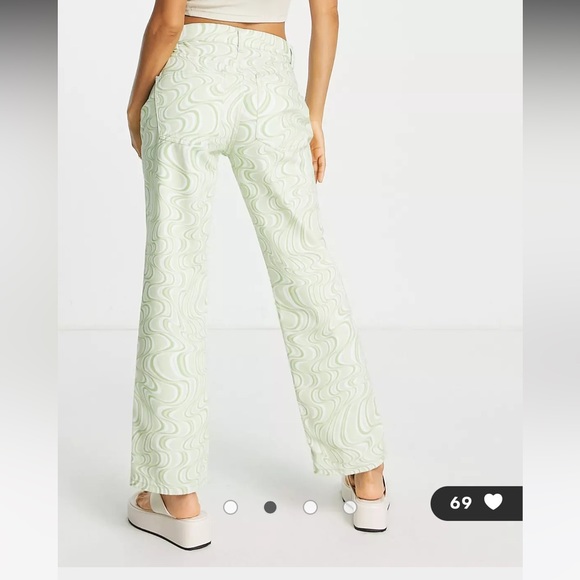 ASOS DESIGN Petite mid rise '90s' straight leg jean in green swirl print - Picture 2 of 3